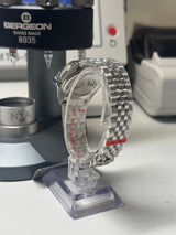 Lady Classic Date / N.A / 31 mm lunette cannelée cadran Romain blanc givré