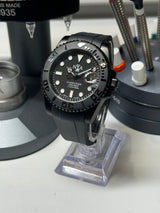 Seiko MOD - N.A Classic Diver PVD FULL BLACK Céramique Noir Mat - Bracelet Rubber FKM NOIR « Ghost Trooper »