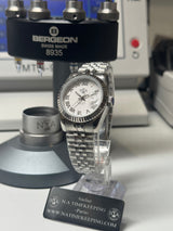 Lady Classic Date / N.A / 31 mm lunette cannelée cadran Romain blanc givré