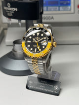 Seiko MOD - N.A Classic GMT Céramique Noir/Jaune Or jaune/acier "VOLT"