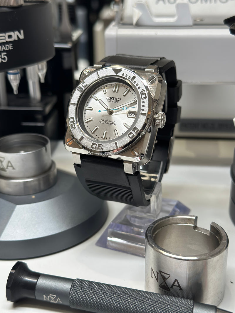 Seiko MOD Type Square DIVER Manufacture Cadran Argent