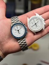 OMEGA X SWATCH / MOONSWATCH CUSTOM - "Snoopy white V2" Lunette bleu saphir , boitier V2/braclet V2