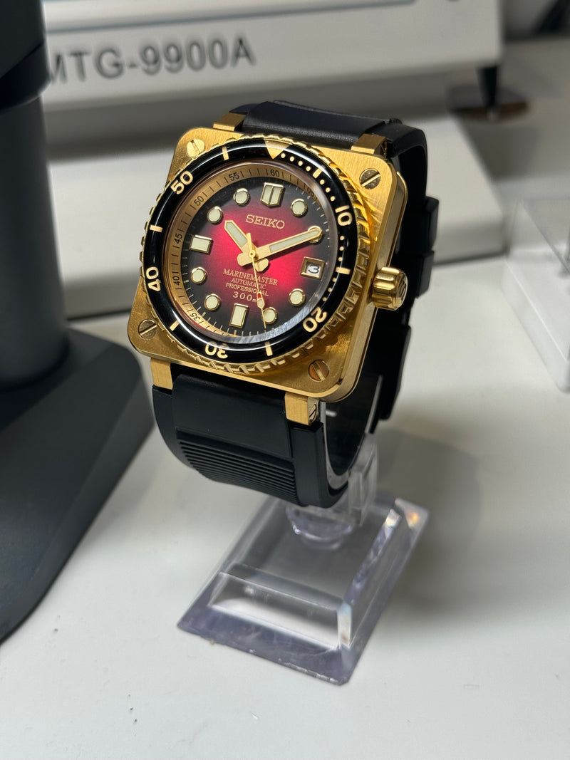 Seiko MOD -  Square  DIVER 42.5mm Manufacture Cadran rouge PVD LR JAUNE