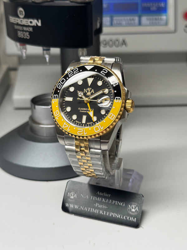Seiko MOD - N.A Classic GMT Céramique Noir/Jaune Or jaune/acier "VOLT"